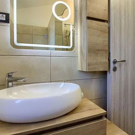 Sissano Mit Privatem Pool In Naehe Villa *