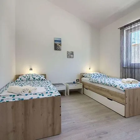 Sissano Mit Privatem Pool In Naehe Villa Pula