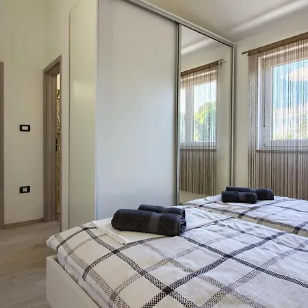 Villa Sissano Mit Privatem Pool In Naehe Pula