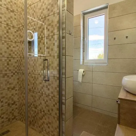 Sissano Mit Privatem Pool In Naehe Villa
